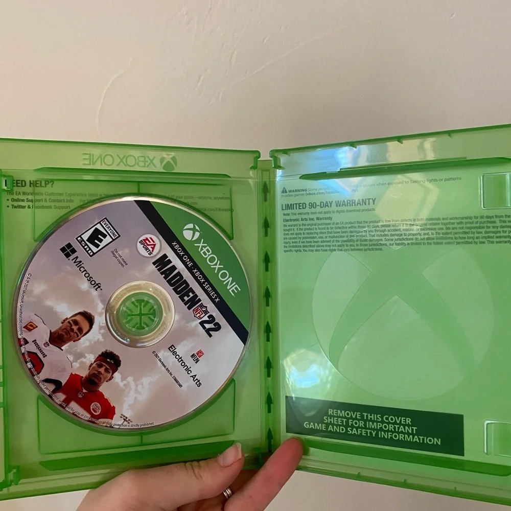 Xbox One Game Bundle (7) – Red Dead 2, MLB 21, Madden 22, NHL 22 & More